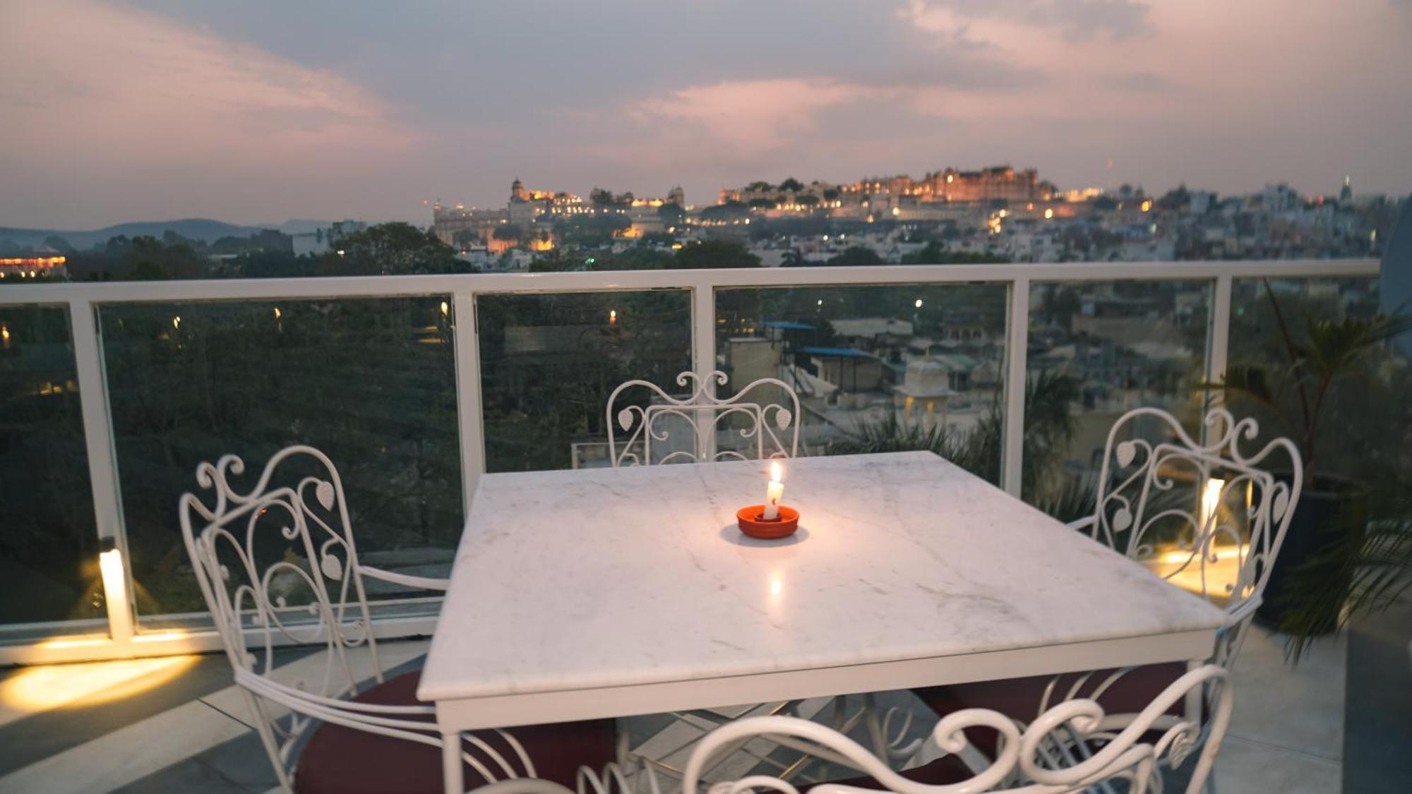 Hotel Naren Villa Udaipur Buitenkant foto