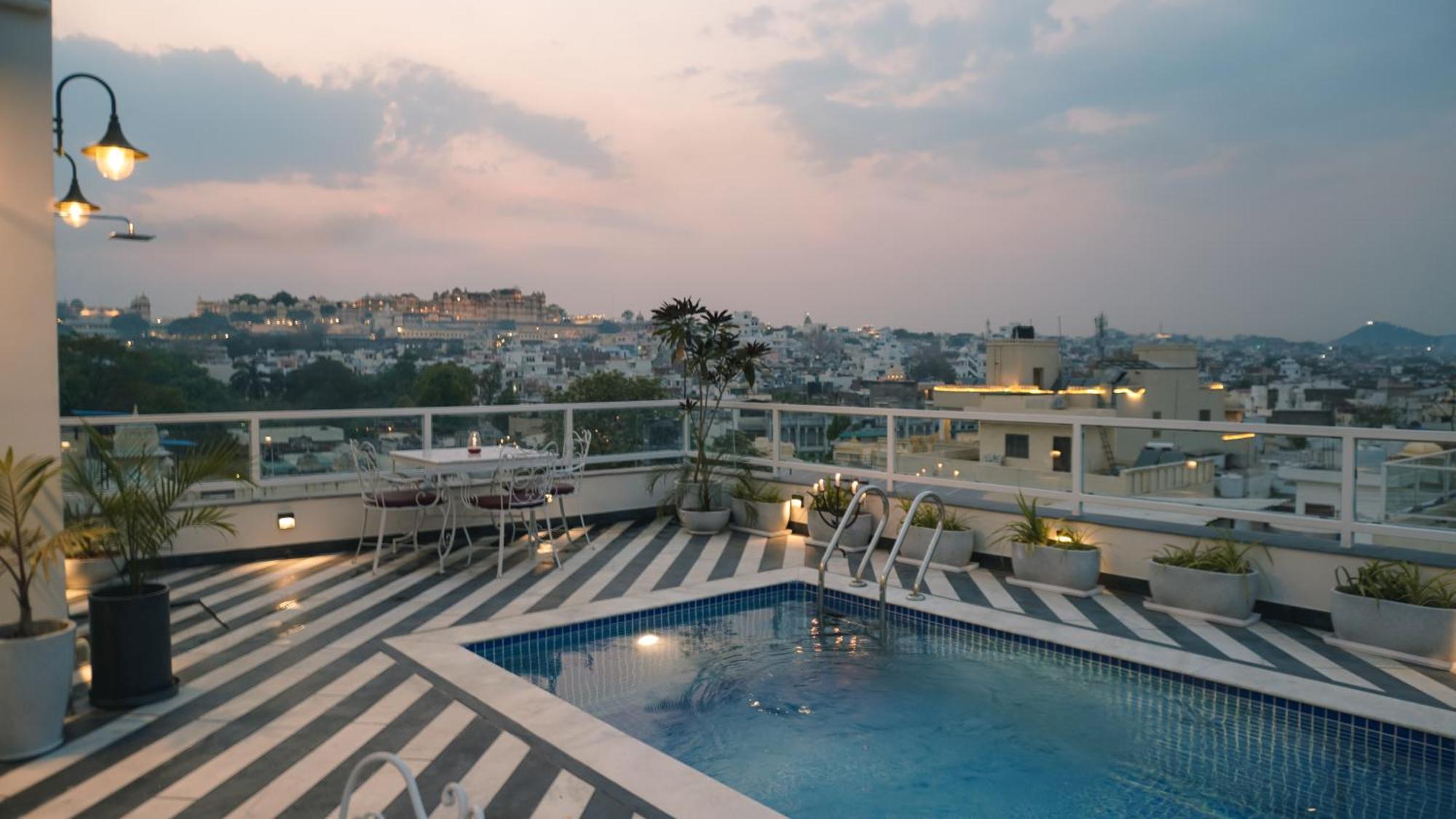 Hotel Naren Villa Udaipur Buitenkant foto