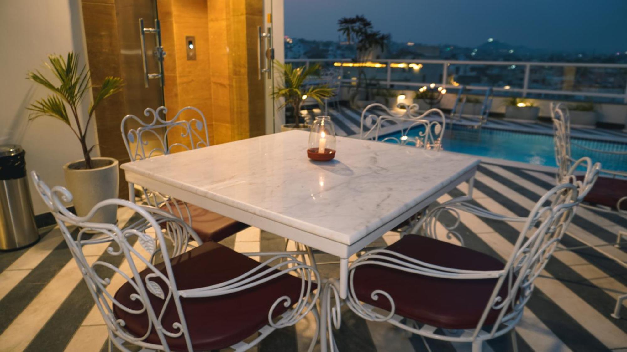 Hotel Naren Villa Udaipur Buitenkant foto