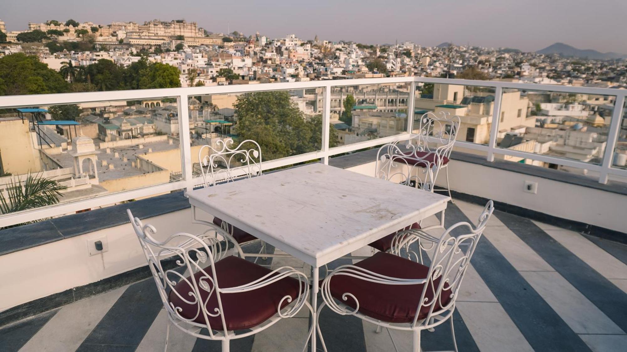 Hotel Naren Villa Udaipur Buitenkant foto
